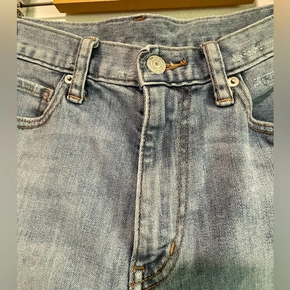 Uniqlo Women’s Distressed Denim Shorts - Picture 5 of 11